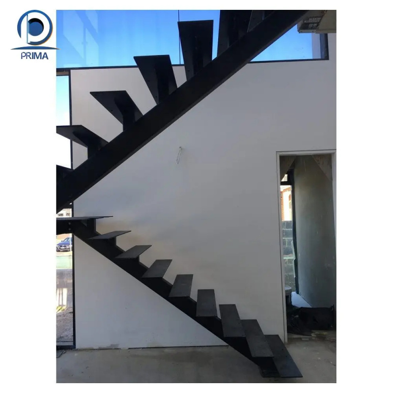 custom.Single Stringer Stairca - огляд і ціна Interior Designer